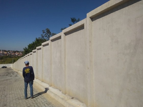 Comprar Muro Pré Fabricado para Loteamento Santo Antônio de Posse - Muro Pré Fabricado Comercial