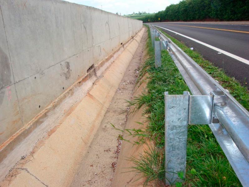Barreiras New Jersey para Rodovia Santa Rita do Passa-Quatro - Caixa de Inspeção Pré Fabricada