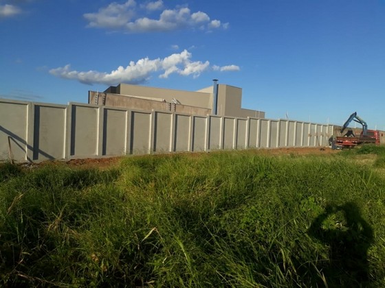 Muros de Concreto em Placas Buritizal - Muro de Concreto Pré Moldado