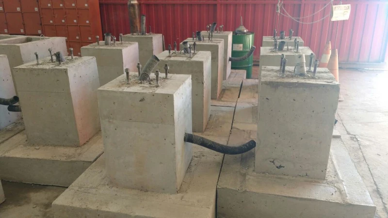 Base para postes de energia elétrica