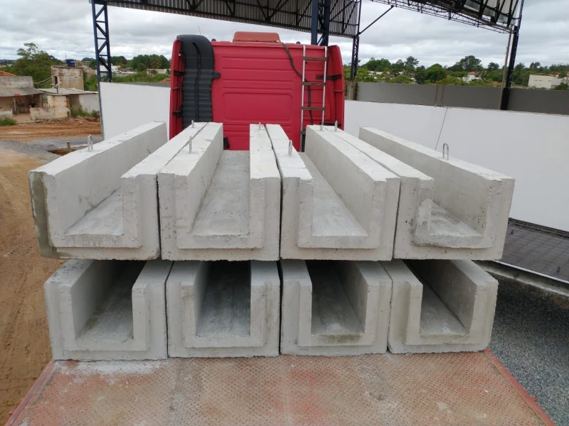 Canaletas pré-moldadas retangulares