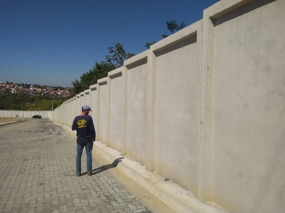 Muro pré fabricado em concreto