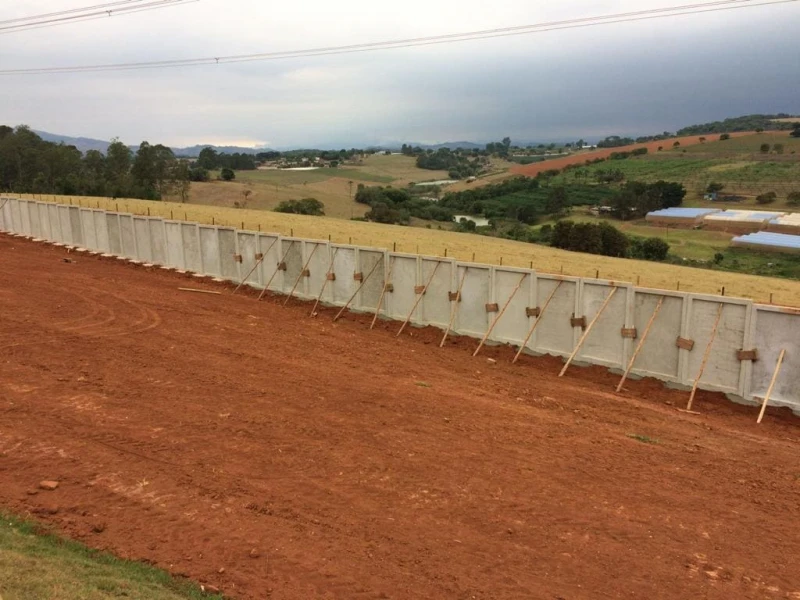 Muro pré-moldado para obras