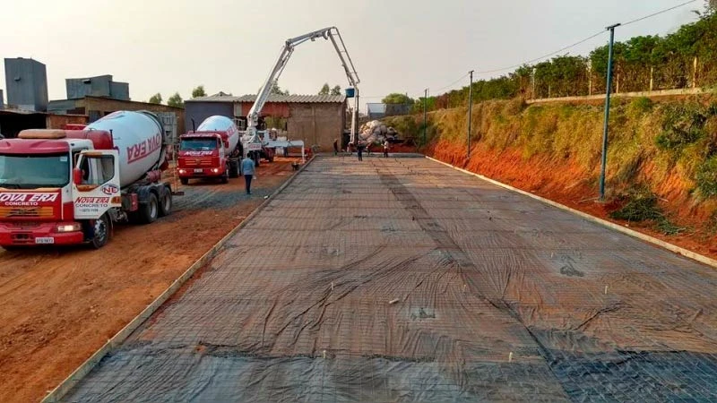 Piso de concreto com brita