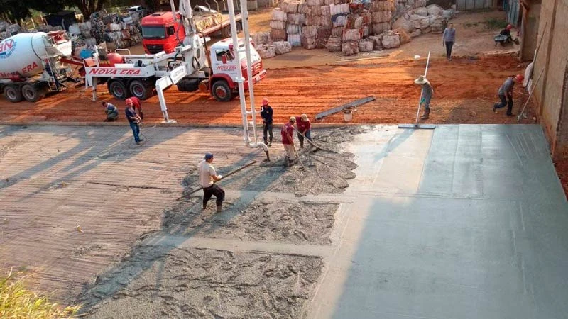 Piso de concreto com malha de ferro